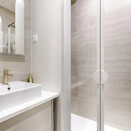Luxury 1br Montmartre Condorcet * Paris